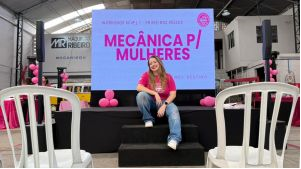Cresce a procura por no&ccedil;&otilde;es b&aacute;sicas de mec&acirc;nica entre mulheres, p&uacute;blico que j&aacute; representa 36% dos motoristas no Brasil